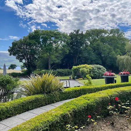 莱恩湖乡村客栈 酒店