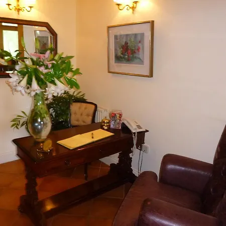 莱恩湖乡村客栈 酒店